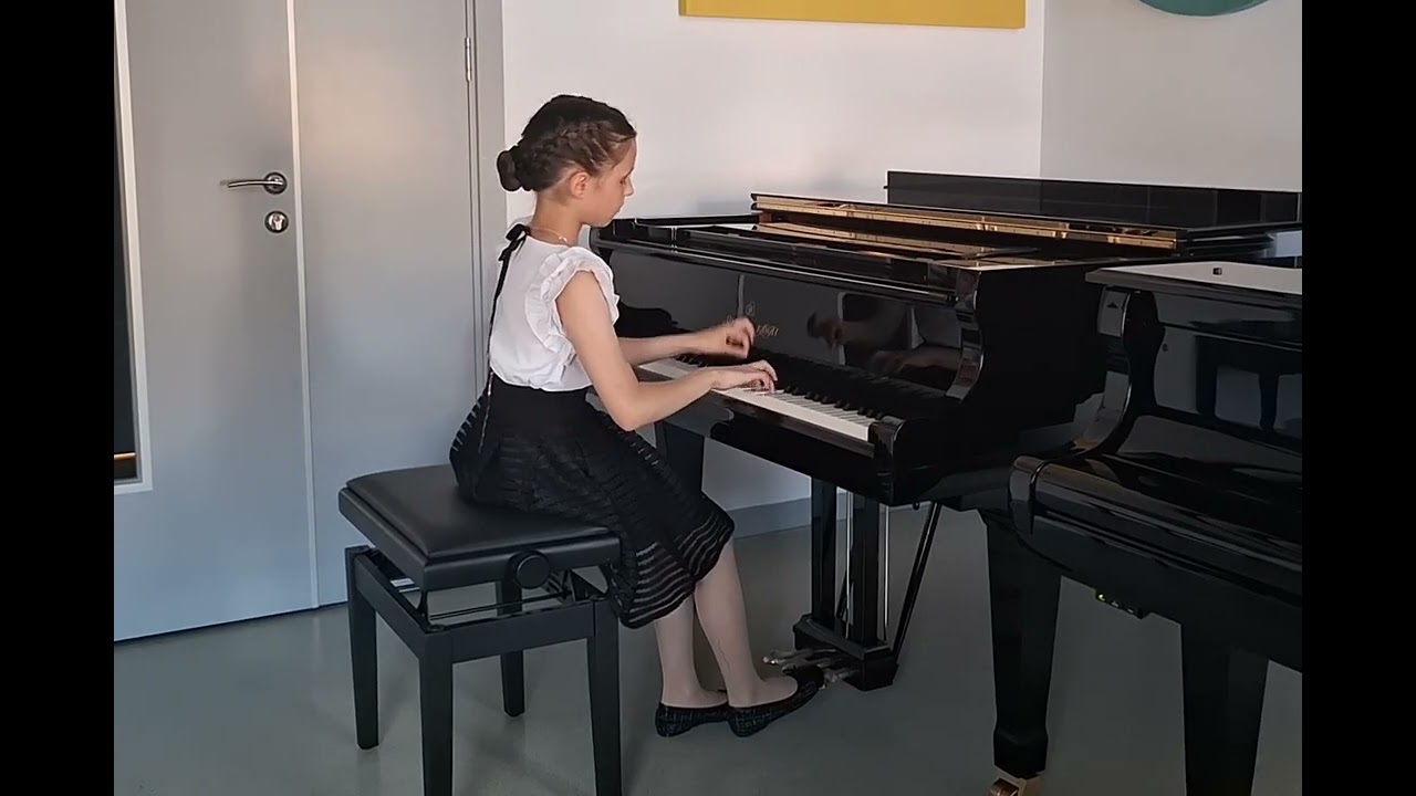 Захарова Арина, 11 лет. К.Черни. Ор. 299, этюд номер 9.