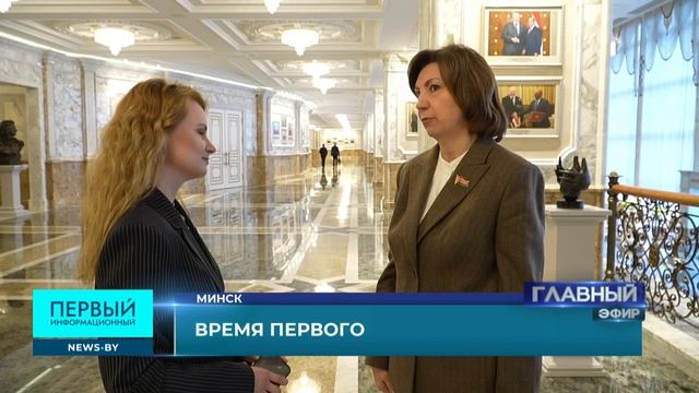 Минчанка Ангелина Каминская, которая родила тройню, получила квартиру.