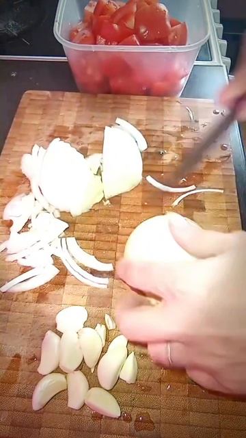 Салат из помидоров с итальянскими травами