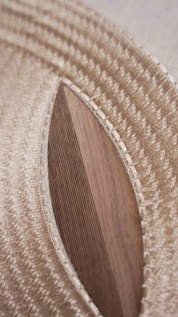 Обои Mimbeau CASAMANCE Бархат, вышивка и шпон в одном дизайне.  #дизайнинтерьера #дизайнгостиной