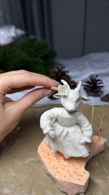 Ватная ёлочная игрушка коза