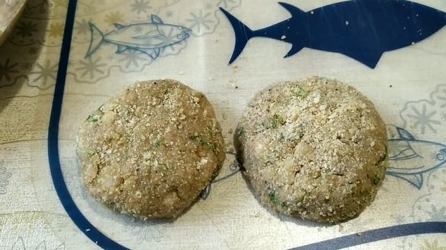 Котлеты из консервированной сайры.
