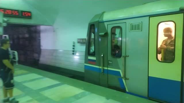Станция метро Нахимовский проспект интерьер пассажиры поезд Москва Фрагмент 10