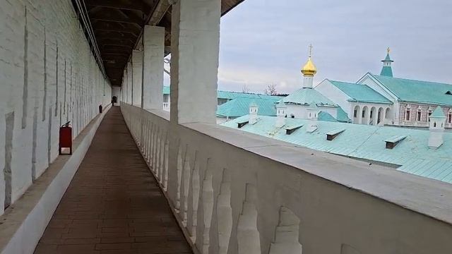 По стене в Новом Иерусалиме. 27 сентября 2026 год