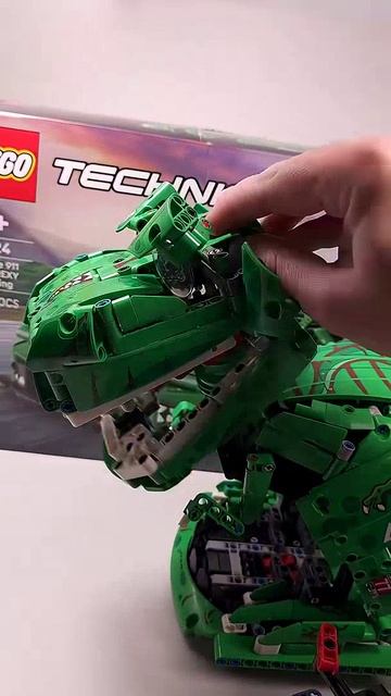 LEGO Technic ABT Lamborghini Huracan GT3 EVO2 MOC (42206) против Рекси T-Rex MOC (42224)