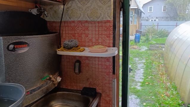 Дождя не ждали...Всю работу прервал...