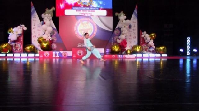 Танец из индийских фильмов (Болливуд)