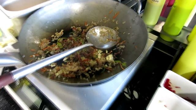 Жареный рис с курицей ресторанный рецепт