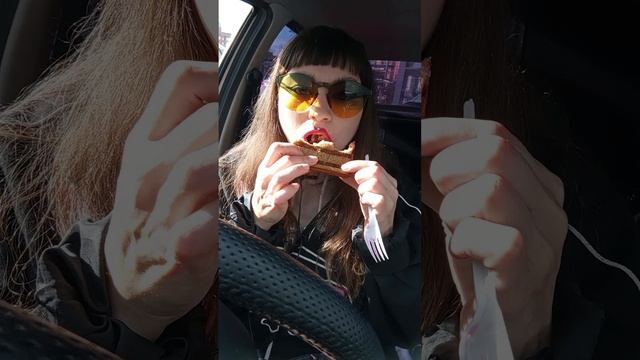 мукбанг. селёдка сэндвич