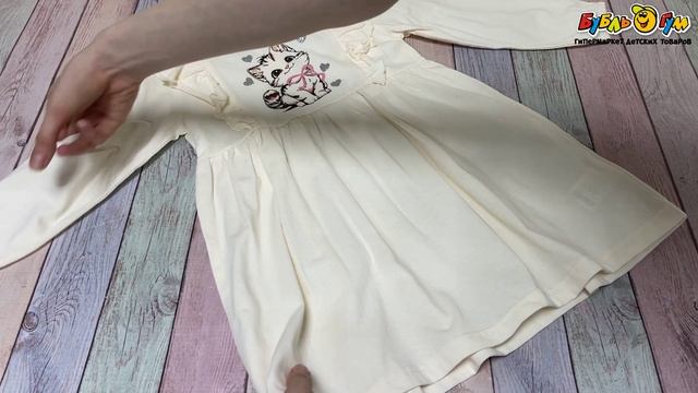 350936 Платье Lanson Kids с длинными рукавами с волнистыми оборками на плечах  бежевое