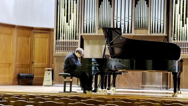 Д.Шостакович Прелюдия и фуга ля минор исп. Дмитрий Цыганов