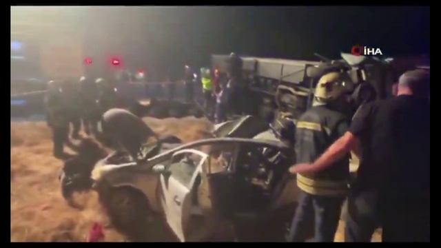 Семь погибших в автомобиле и десять пострадавших в автобусе :  лобовая авария в Турции.