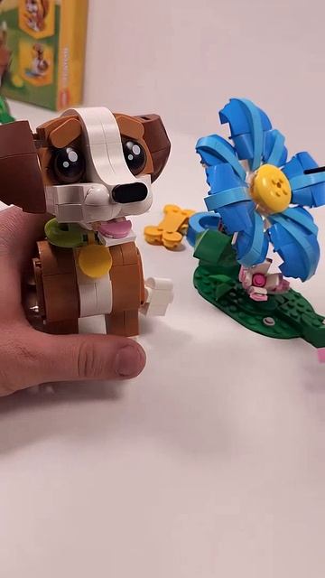 LEGO Creator Дикие животные: Разноцветный колибри (31384) против Игривый щенок (31382)
