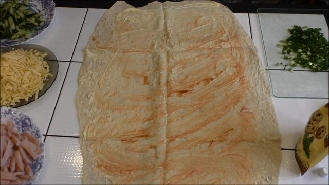 Рулет из лаваша очень вкусный и простой рецепт