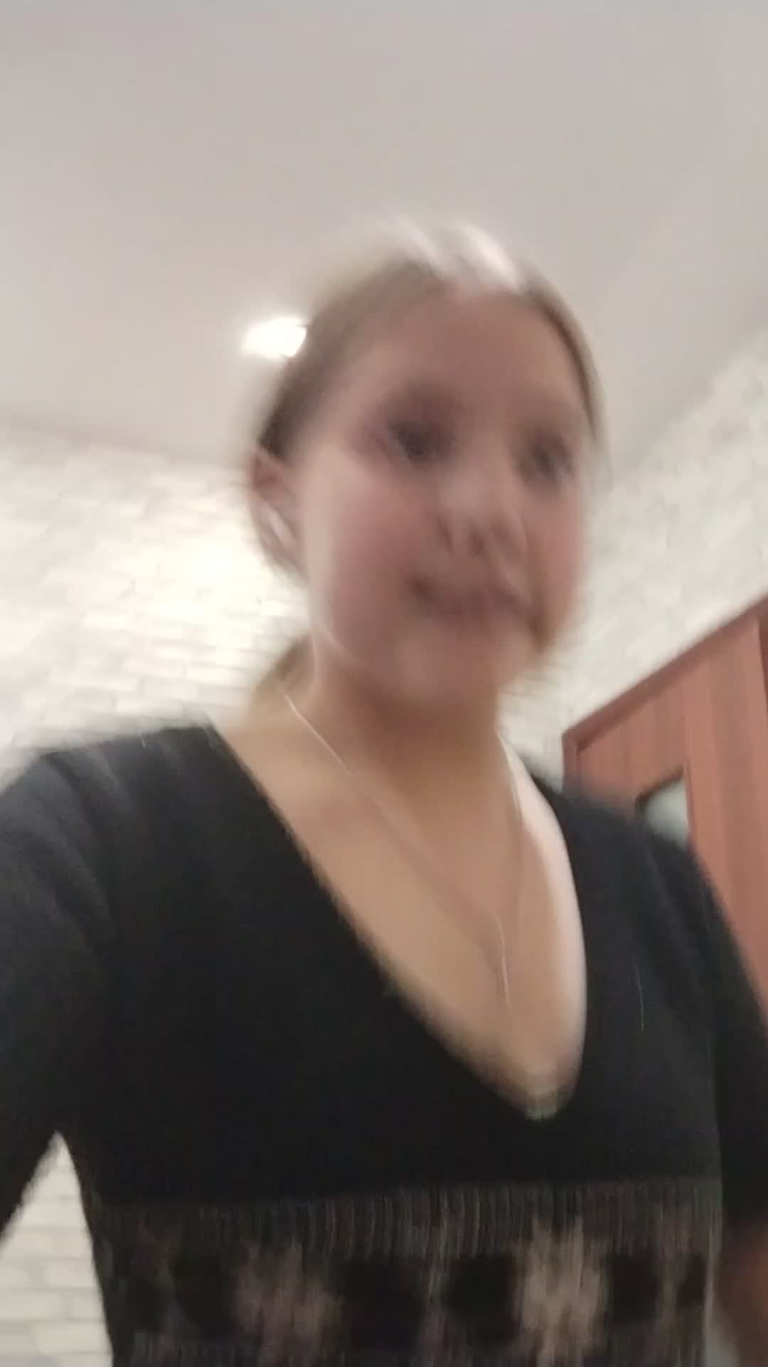 пришла домой