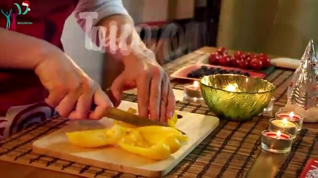 Средиземноморский диетический салат с красной рыбой