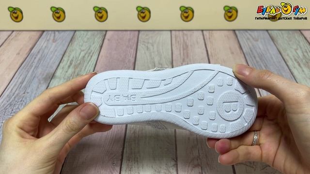 357902 Туфли Pasito с эластичным блестящим ремешком с объемным бантиком белые