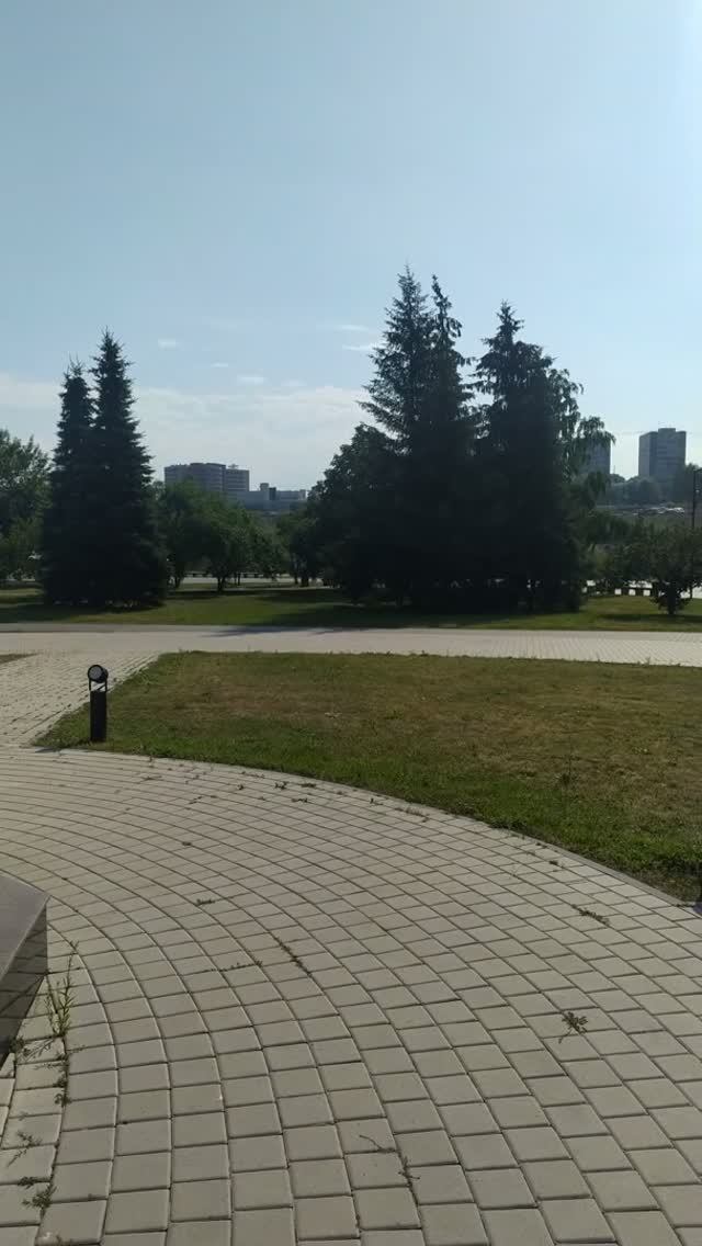 А теперь Кемерово. Тут нет метро... пока. Парк маршала Жукова Фрагмент 19