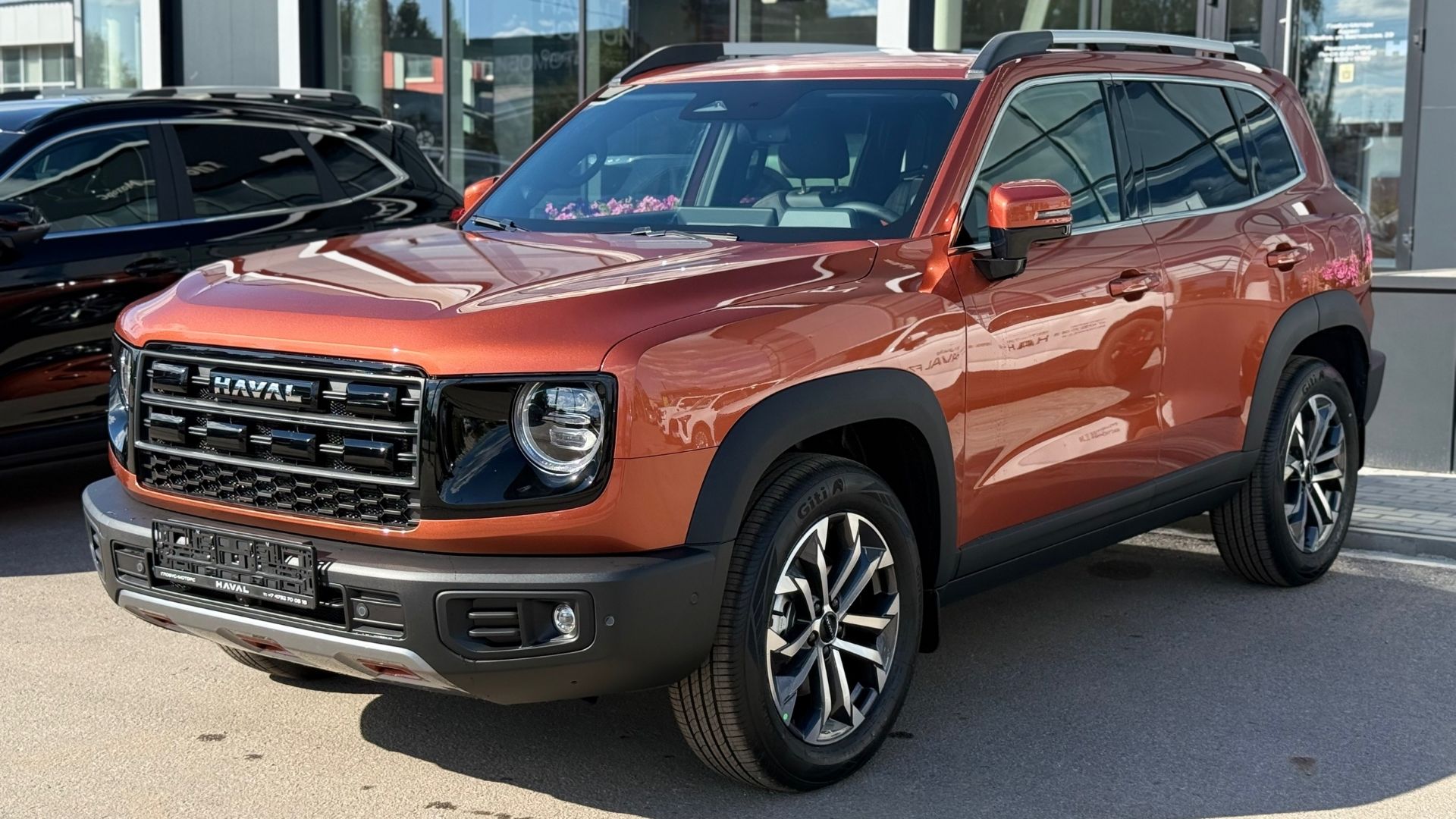 HAVAL Dargo в комплектации Техно+ оранжевый салон черно-оранжевый