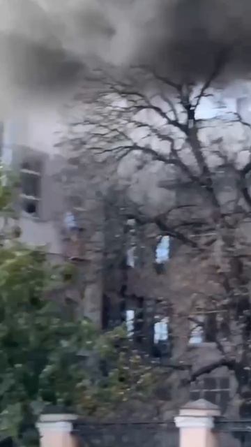 Горит здании Национальной академии наук Украины.