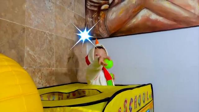 Марк и папа делают день детских игр