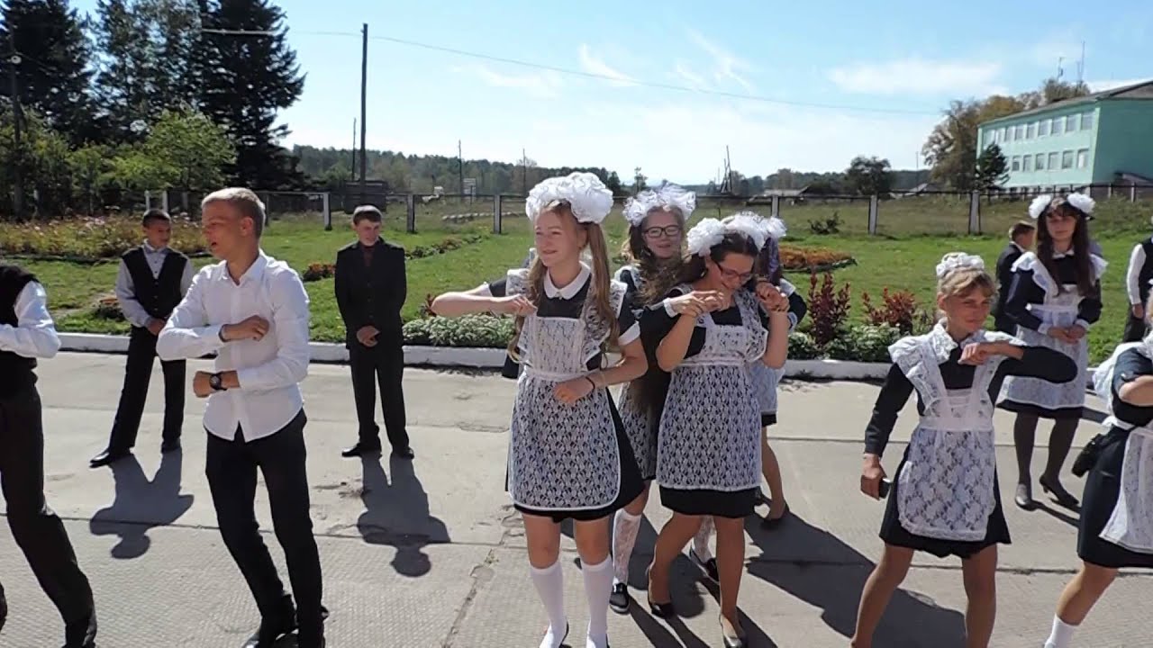 ПЕРВЫЙ ФЛЭШМОБ В ШКОЛЕ