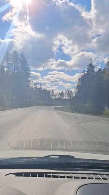 Почему лобово стекло большое.