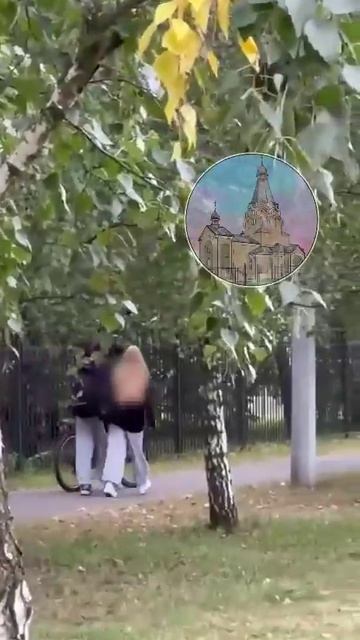 Эксгибиционист сннимает штаны перед детьми в Петербурге