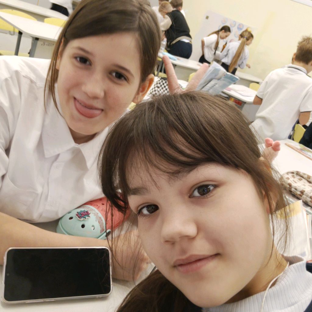 я в школе с подругой