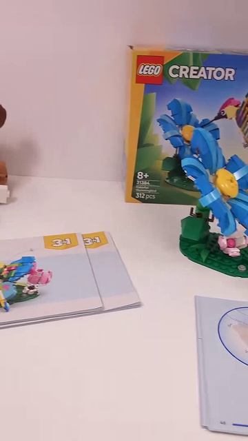 LEGO Creator Дикие животные: Разноцветный колибри (31384) [312 деталей]