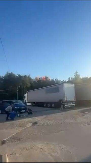 Удар по стоянке грузового транспорта у КПП «Ягодин» на украинско-польской границе.  Герань 5