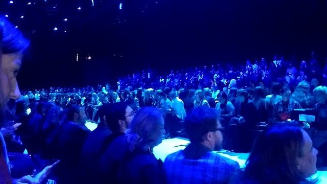 ЖДЕМ ПОКАЗ. АНАТОЛЬ ВОВК В ПЕРВОМ РЯДУ
