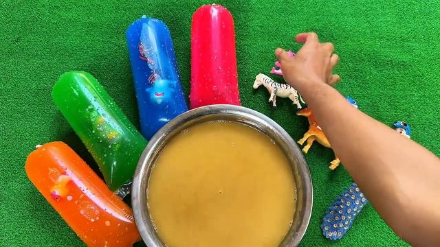 Распаковка: Тайные персонажи Baby Shark и животные в ледяном пакете