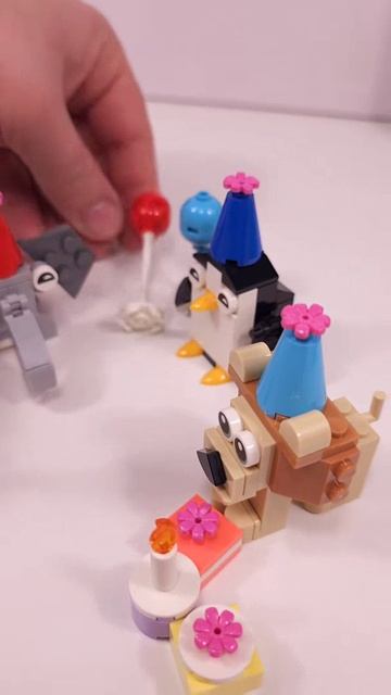 LEGO Creator Милая вечеринка животных (30715)[64 детали] против Вечеринки животных (30667)[72 детали