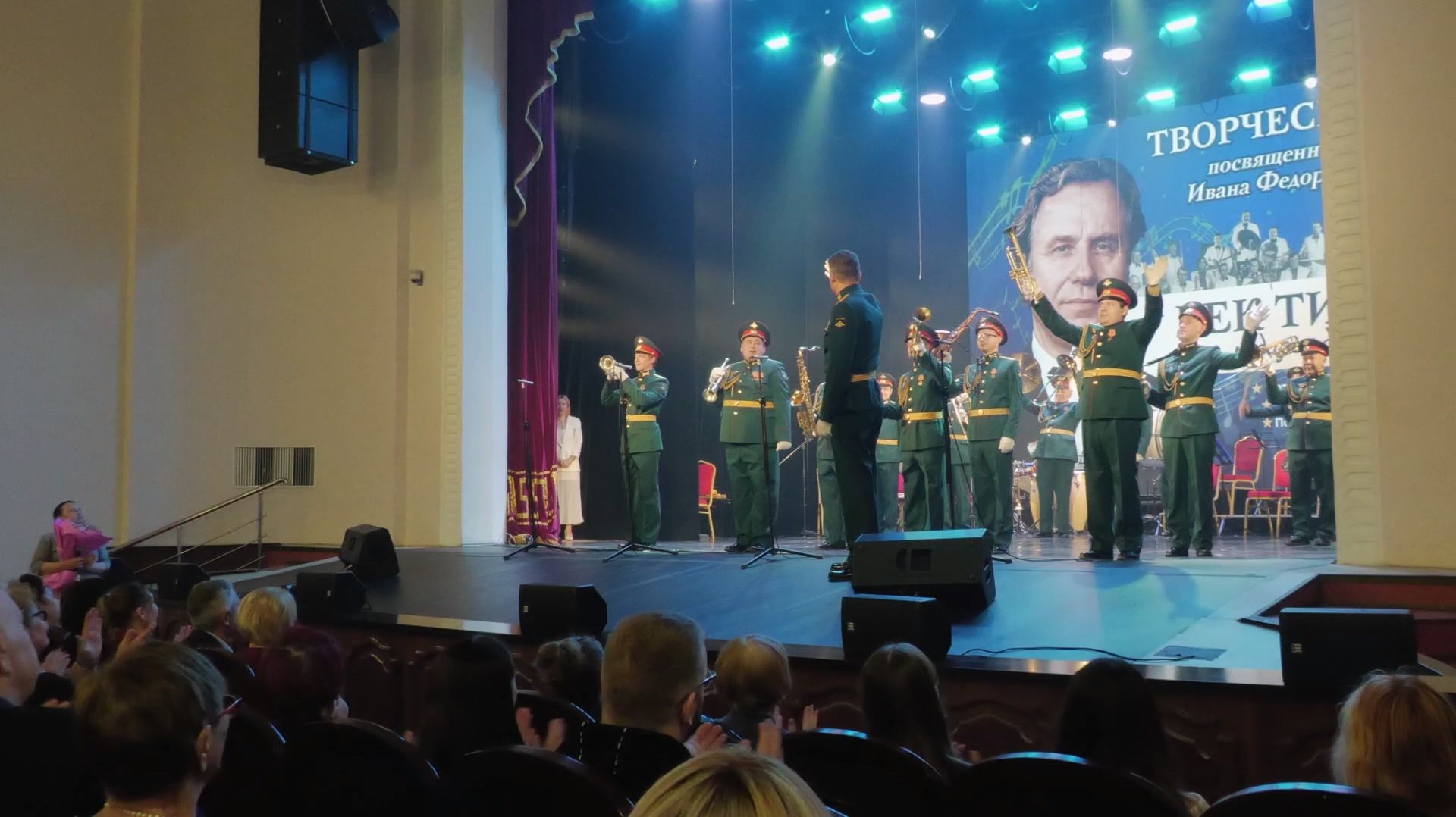 Серов стоя аплодировал Маэстро Тилькуну
