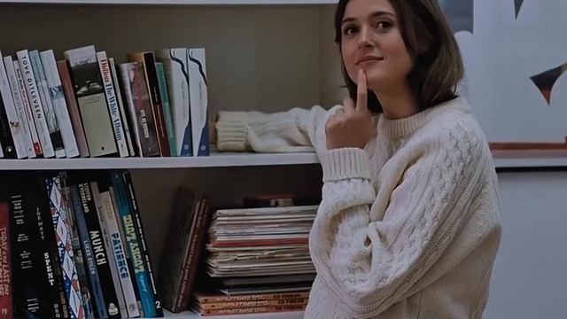 Ренате Реинсве в роли Юли в романтической драме «Худший человек на свете», 2021