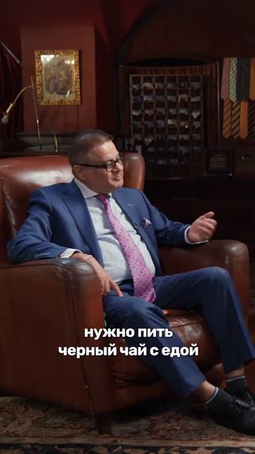 Индиец начал есть суп в России