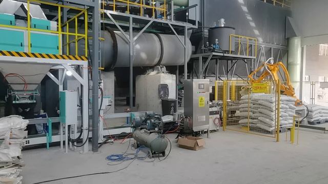 Фасовка и укладка мешков с продукцией роботом