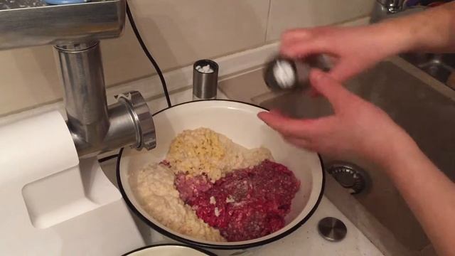 Вкусные домашние мясные котлетки по простому рецепту