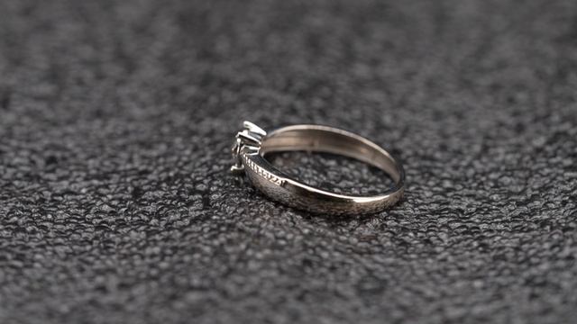 Кольцо золотое (1,35 г, Золото, 585, вставка 0,005 г) 1БрКр-57 3/6А 0,023 код 233106