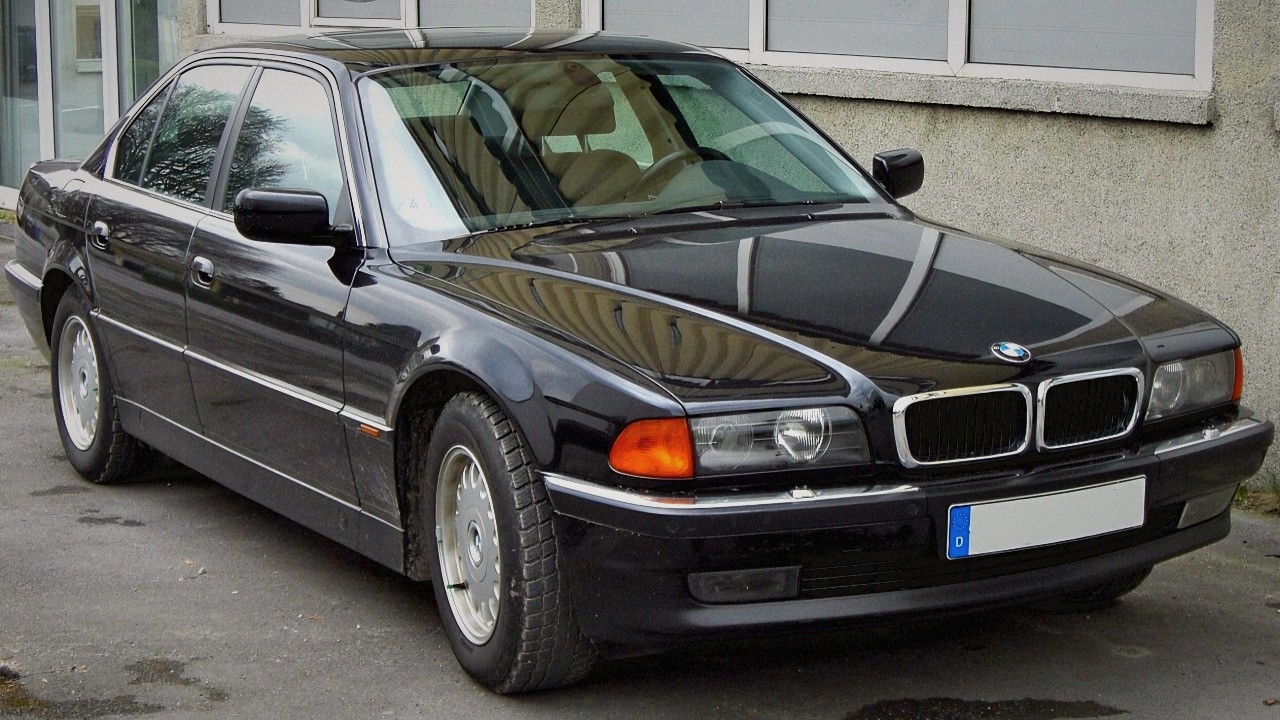BMW E38 — главный бандитский автомобиль 90-х! Почему их почти не осталось?