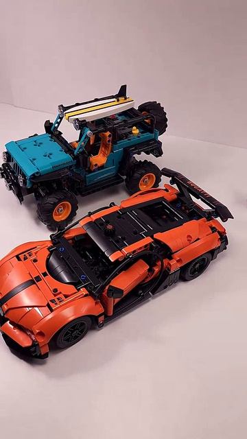 LEGO Technic Jeep Wrangler Rubicon SUV (42227) против Bugatti Chiron Pur Sport (42222)