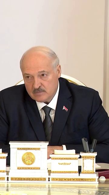 Лукашенко призвал чиновников не расслабляться: Только ПОЛОВИНУ прошли уборочной кампании!