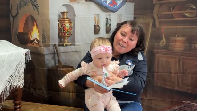 Гущина Алена Павловна читает сказку Гущиной Ангелине