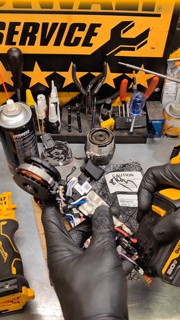 Почему подмигивает ваш винтоверт DeWALT DCF870 #tools #девалт #инструмент #dewalt #DCF870