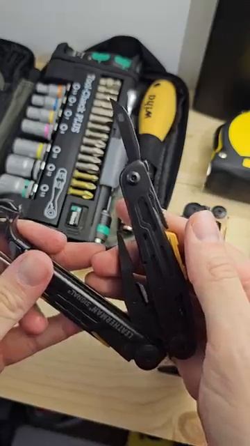 Трюк с шилом в мультитуле Leatherman Signal