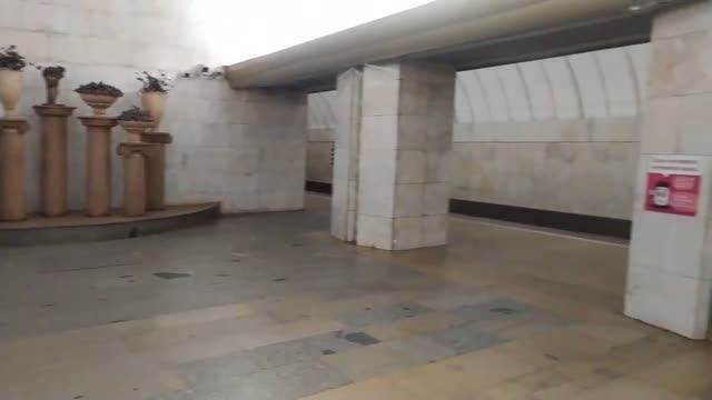Станция метро Петровско-Разумовская интерьер пассажиры поезд Москва Фрагмент 22