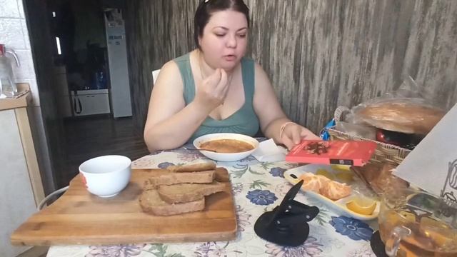 МУКБАНГ, ЩИ СО СМЕТАНОЙ