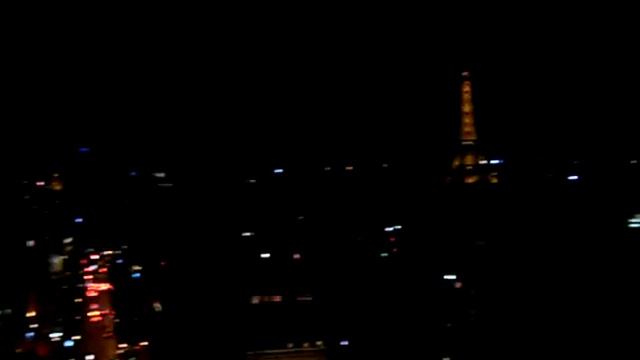 Париж, апр2012г протест полицейских на Елисейских полях
