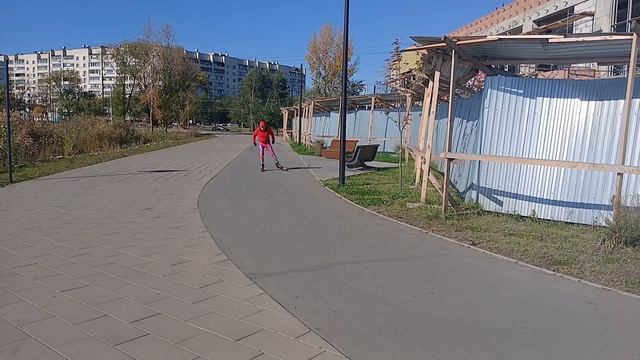 Катаюсь на лыжероллерах.
осень 2026г.